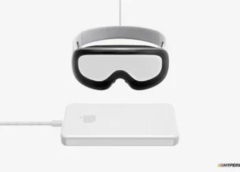 Apple Mixed Reality Headset with outbound battery and OLED display in the front
