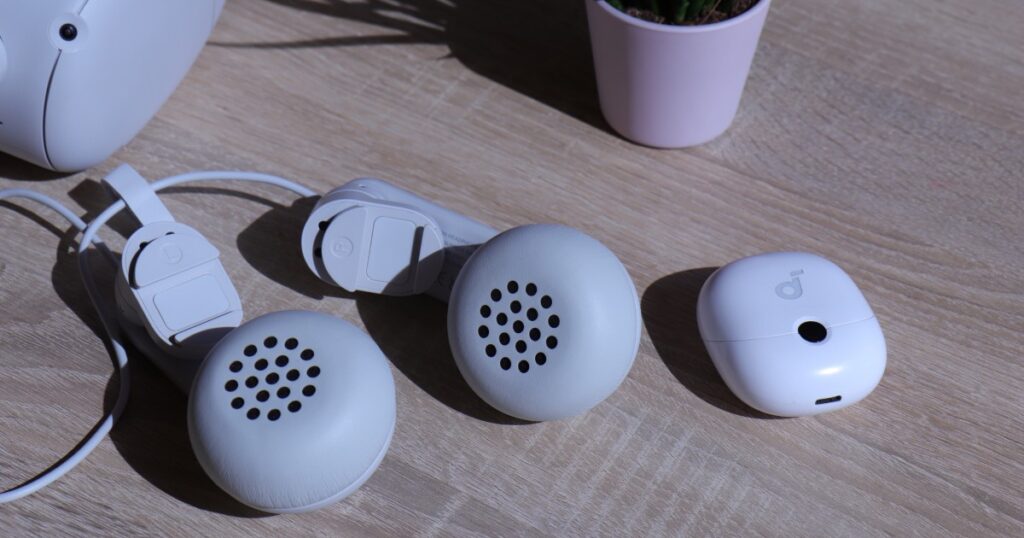 Kiwi Design Clip-On Headphones with Soundcore VR P10